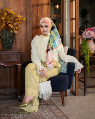 Hijau Teduh (Twill Satin Square)